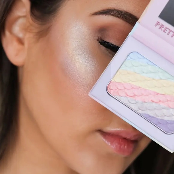 Pretty Mermaid Rainbow Highlighter Palette - Picture 5 of 8